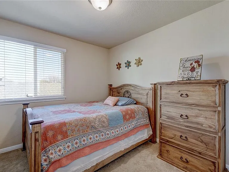412 Crater Lake Dr #412 — Photo 16