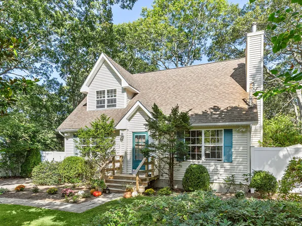 32 Atlantic Ave, Hampton Bays, NY 11946