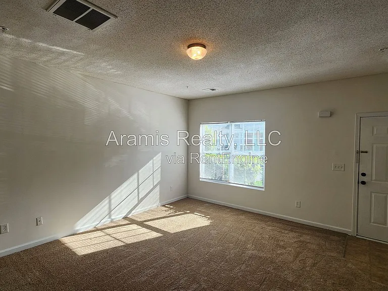 2847 Laurel Ridge Cir — Photo 6