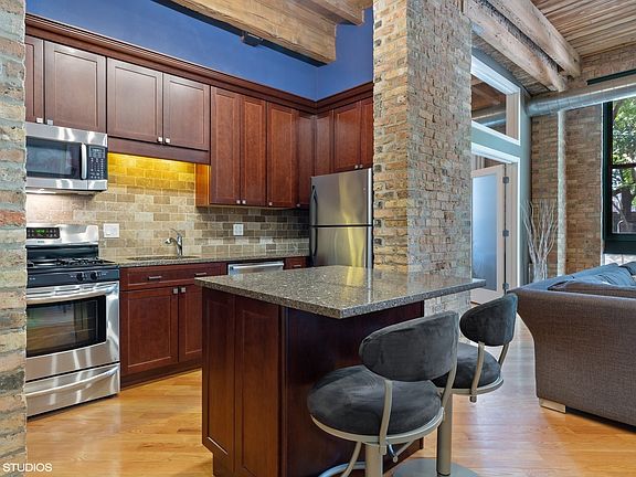 5th image of 3201 N Ravenswood Ave APT 111