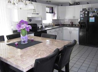 1828 W Shore Rd, Warwick, RI 02889