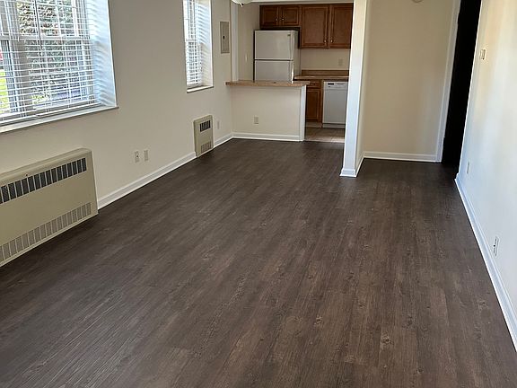 4th image of 90 Concord Dr APT 1