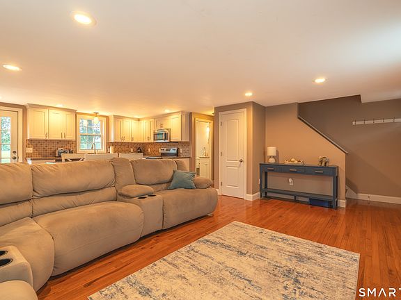 3rd image of 17 Edgewood Street