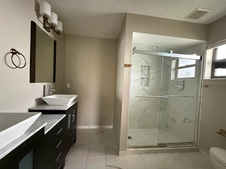 1017 SE Walters Ter — Photo 15