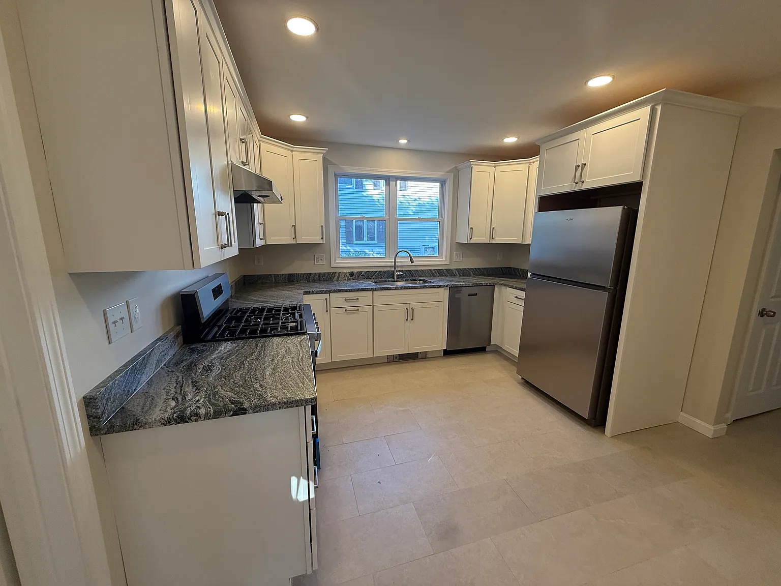 4 bed, 1802 sqft, $5,000 — Photo 3