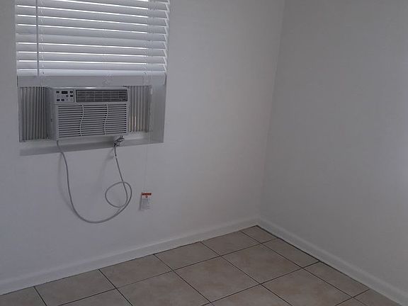 2nd image of 314 N Lakeside Ct