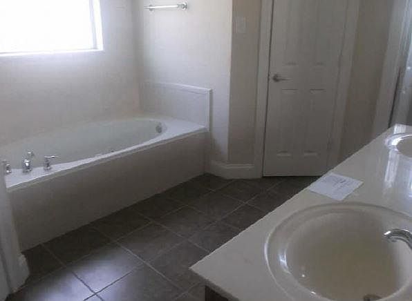 1st image of 13710 Parkway Dr