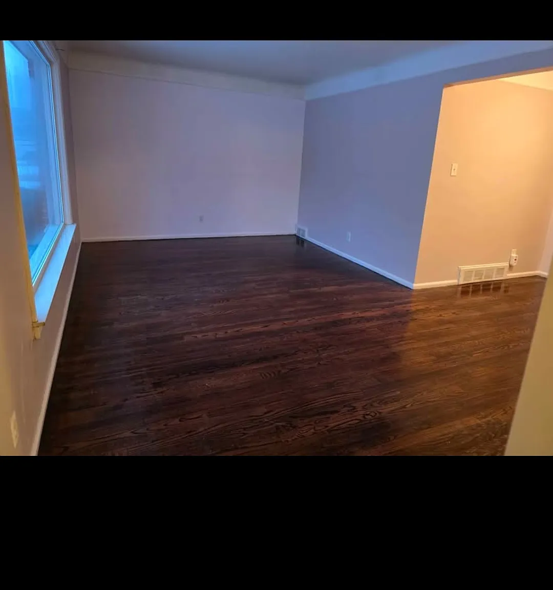 3 bed, 1020 sqft, $1,650 — Photo 2