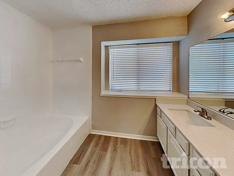 2758 Briar Hill Dr — Photo 20