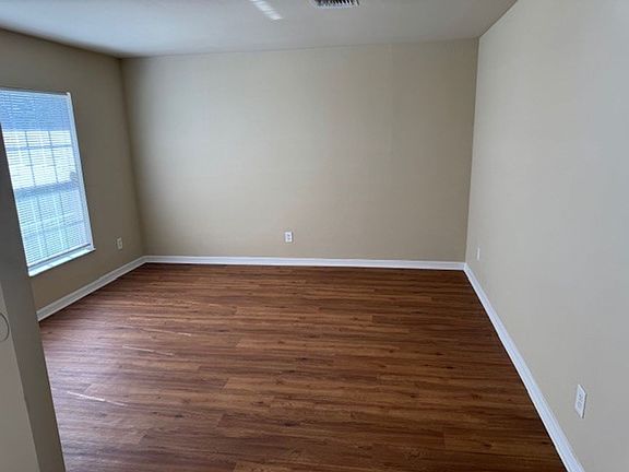 2nd image of 122 NE 6th Ave