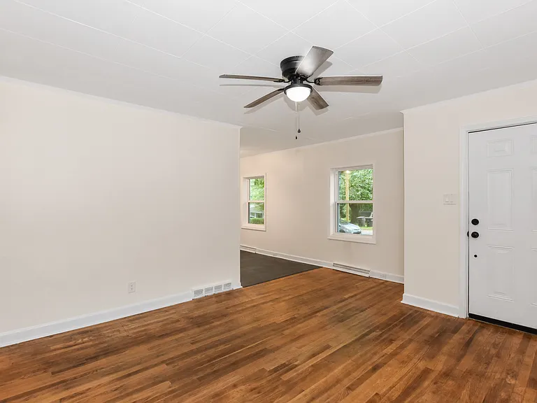 1111 S Meeting St — Photo 7