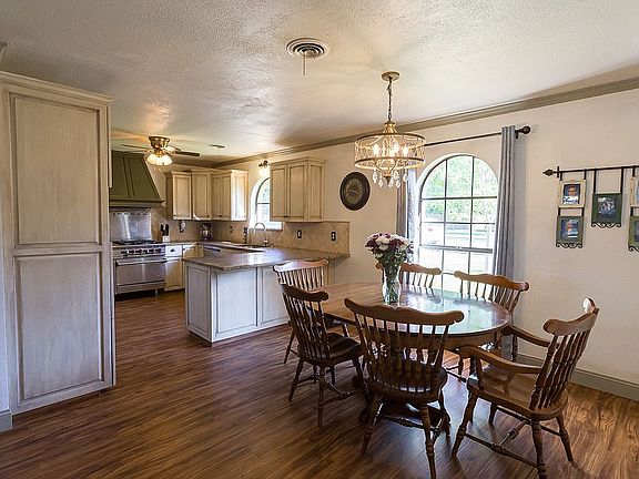 4th image of 4110 Pinehurst Dr