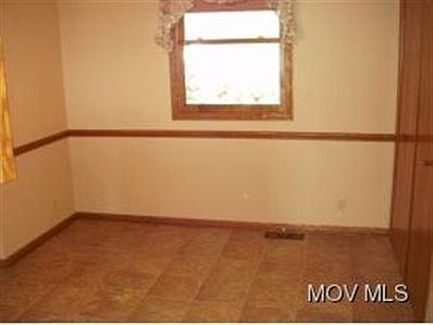 5th image of 100 Shady Ln