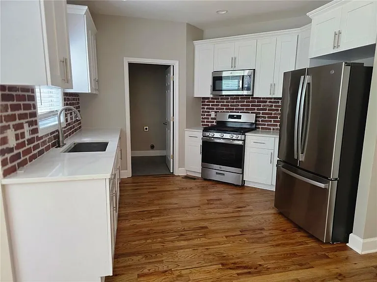 2257 Roseberry Ln — Photo 7