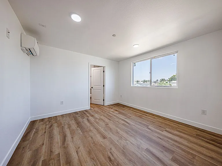 Huge 2, 3 & 4 Bed 2026 Townhomes — Photo 102