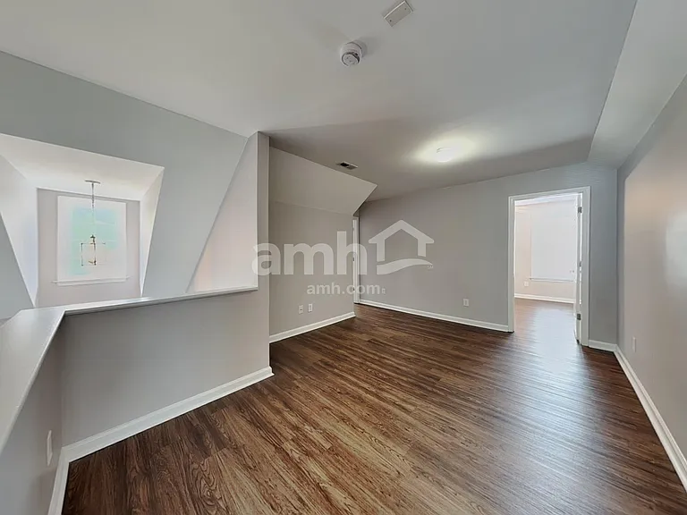 321 Collinsworth Dr — Photo 9