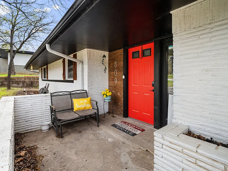 809 NW 9th St — Photo 12