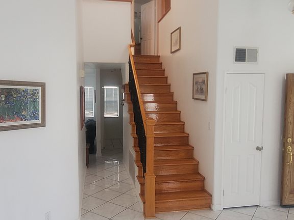 5th image of 12153 Knoll Crest Pl