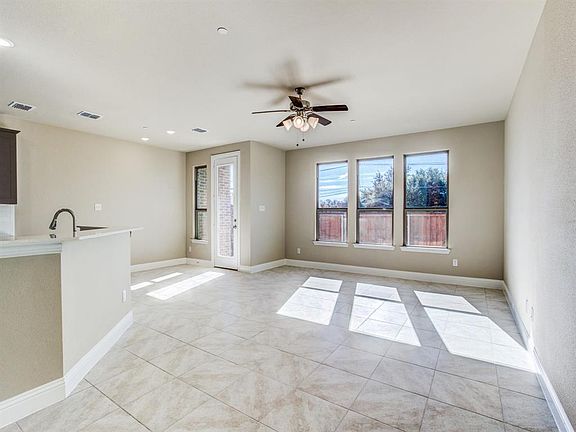 5th image of 2902 Galveston St