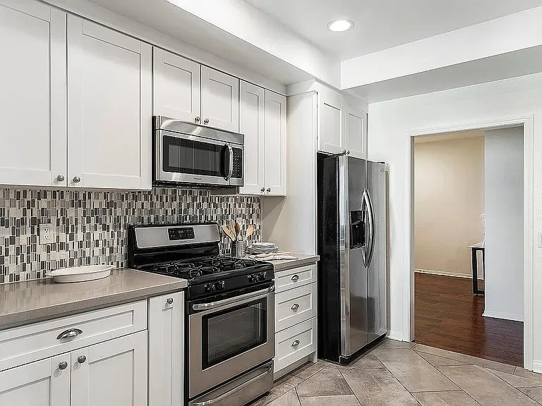 1650 Veteran Ave #204 — Photo 8