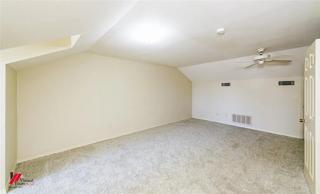 4 bed, 2.5 bath, 3282 sqft, $2,200 — Photo 3