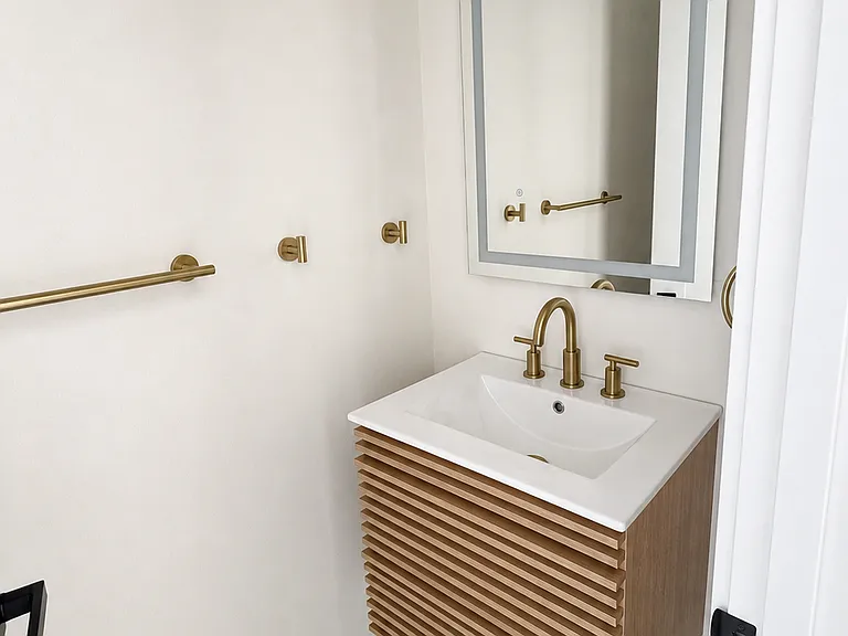 546 Saratoga St #3R — Photo 2