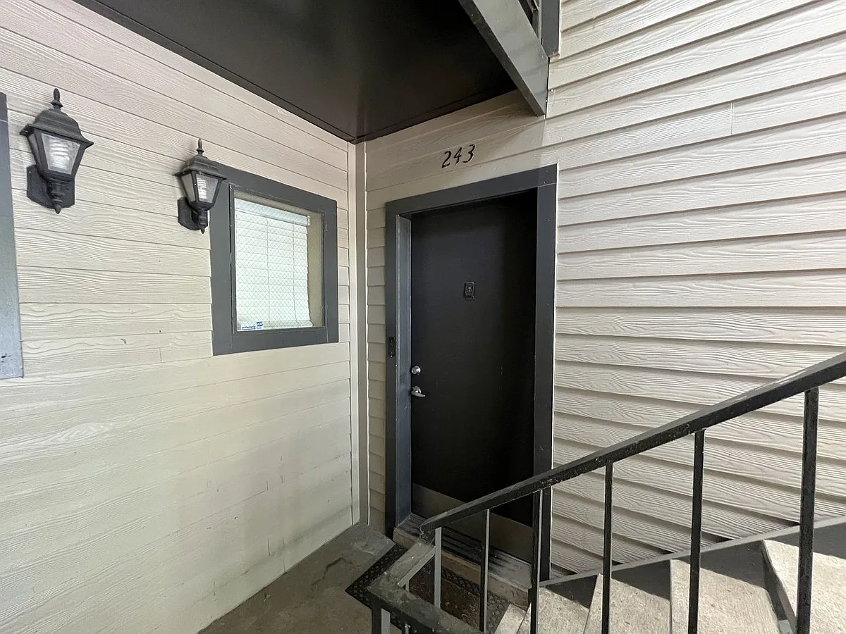 Building Photo - 243 Summit Ridge Dr