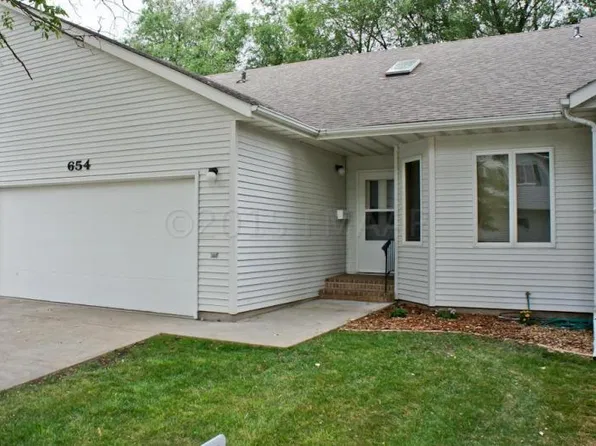 654 13th Ave E, West Fargo, ND 58078