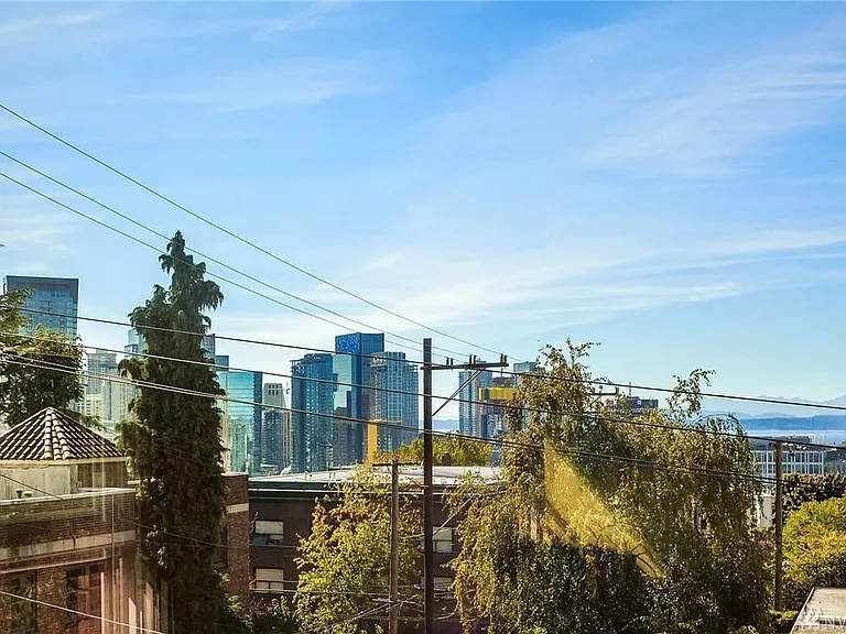 516 E Thomas St #301 — Photo 12