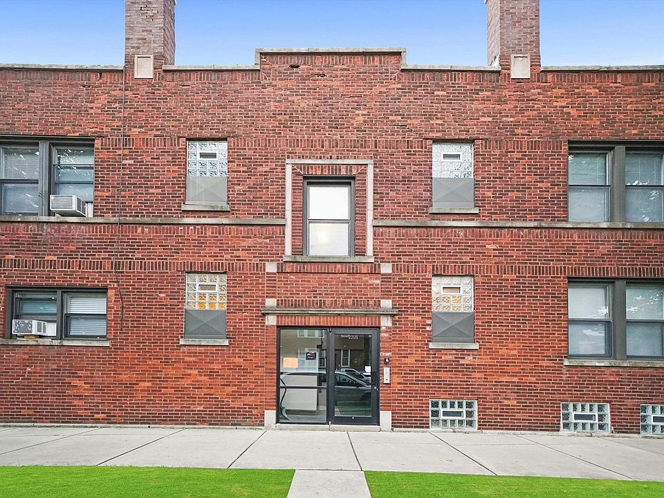 1st image of 3456 N Leavitt St #1E