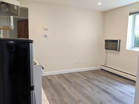 3rd image of 1003 Massachusetts Ave APT 3