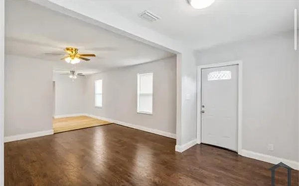 921 Stark St — Photo 11