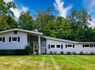 15915 Laurel Rd, Chagrin Falls, OH 44022