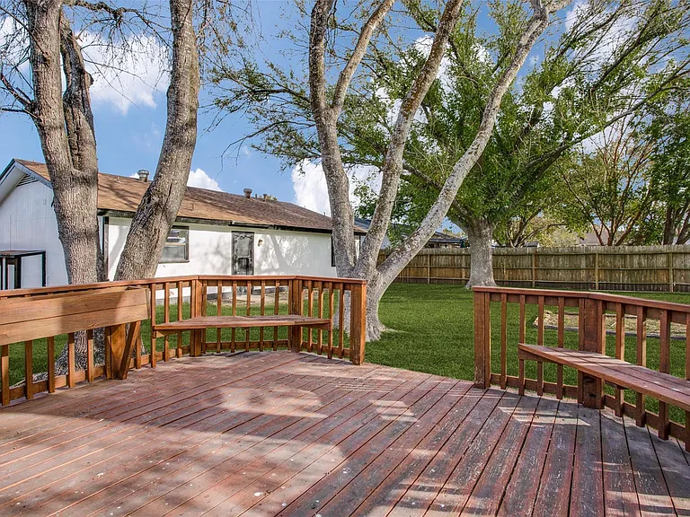 2212 Rifle Bend Dr — Photo 13