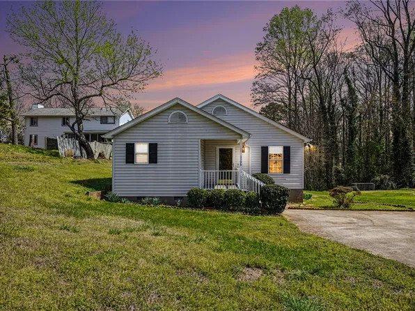 1106 Charter Oak Dr, Taylors, SC 29687