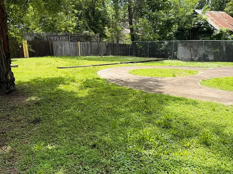 410 W Benton St — Photo 19