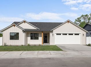 1817 N Arties Rd, Greenacres, WA 99016