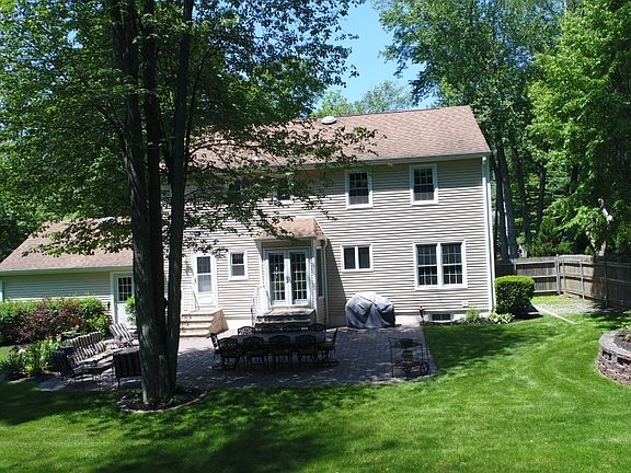 4th image of 97 Baylor Ave