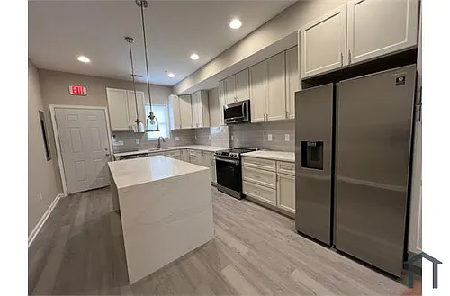 1243 N Broadway Photo 1
