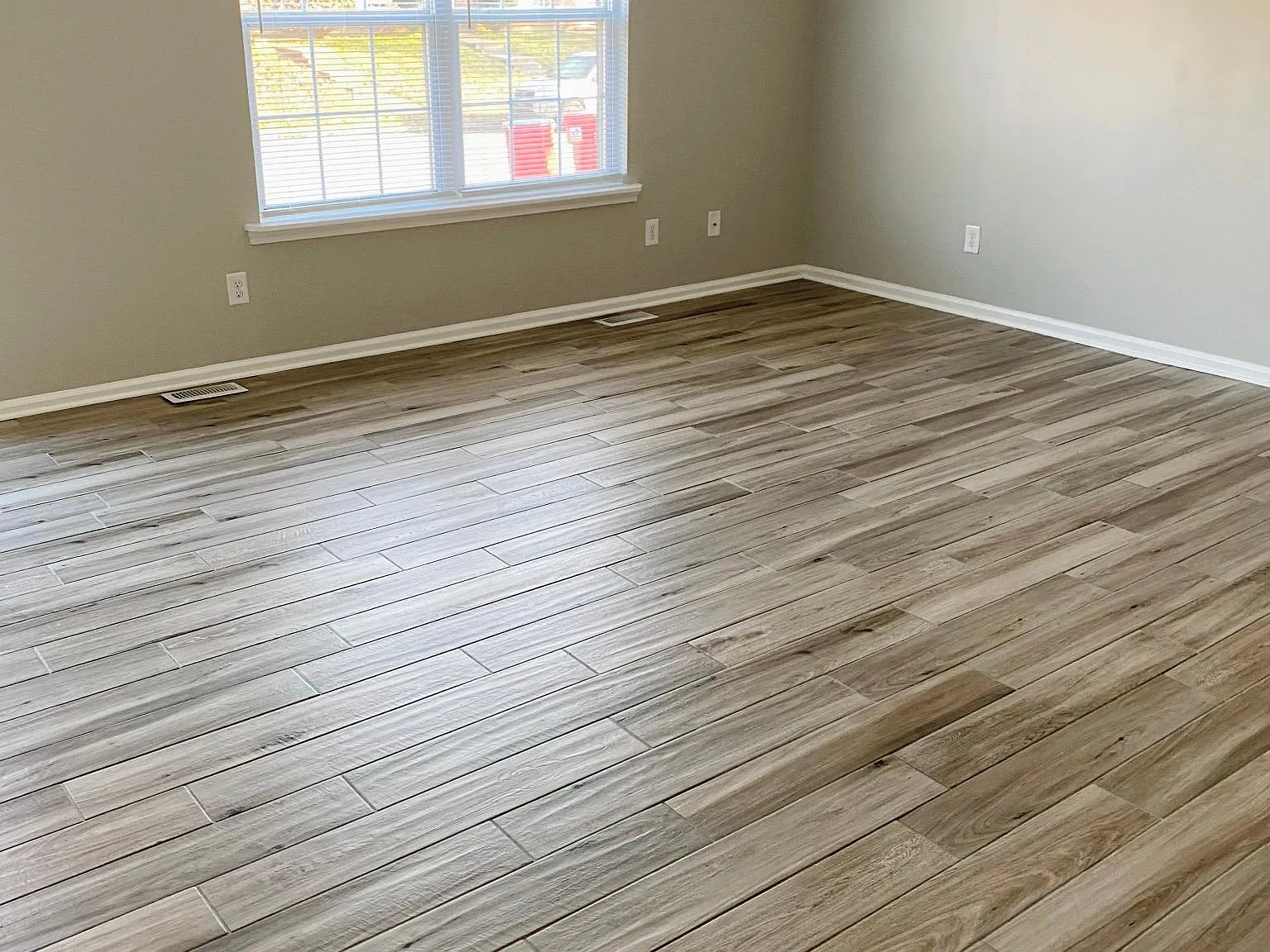 217 Garnet Dr — Photo 2