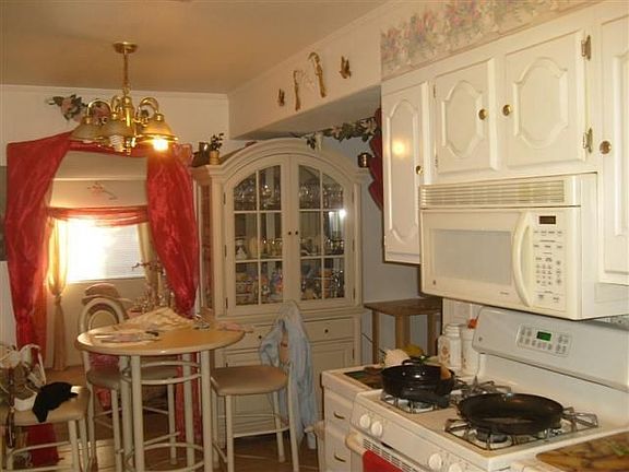 3rd image of 1405 Eucalyptus Dr