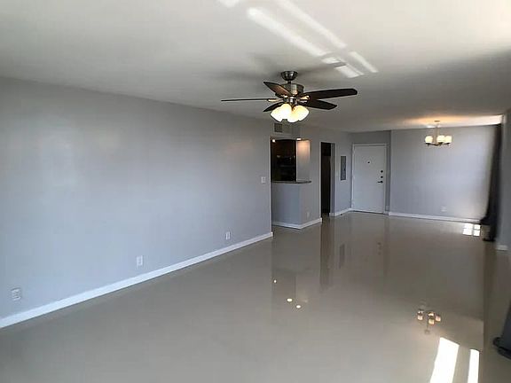 5th image of 2451 NE 135th St #701