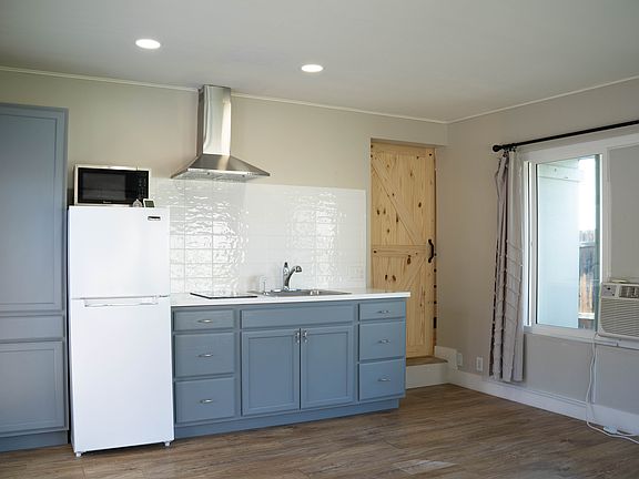 3rd image of 6386 Birchwood St