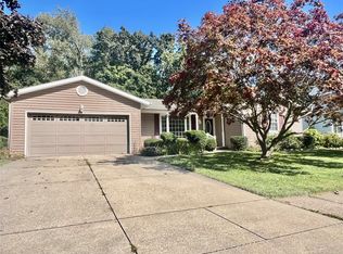 2723 Patio Dr, Erie, PA 16506