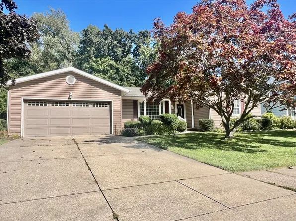 2723 Patio Dr, Erie, PA 16506