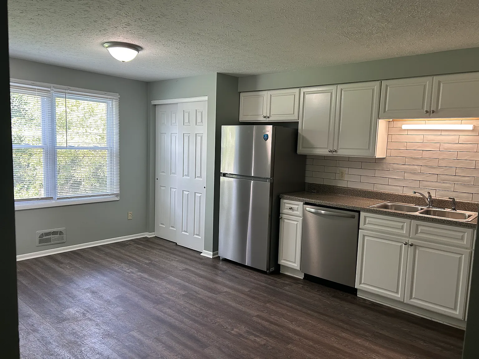 2 bed, 1.5 bath, 1150 sqft, $1,790 — Photo 1