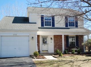 818 Crossland Dr, Grayslake, IL 60030