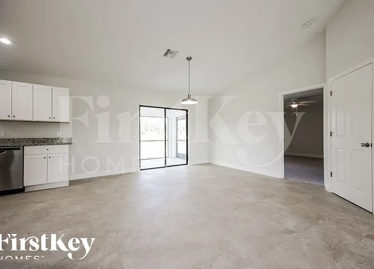 2506 63rd St W — Photo 4