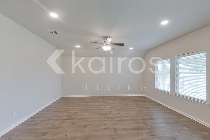 109 Santiago Ct — Photo 2