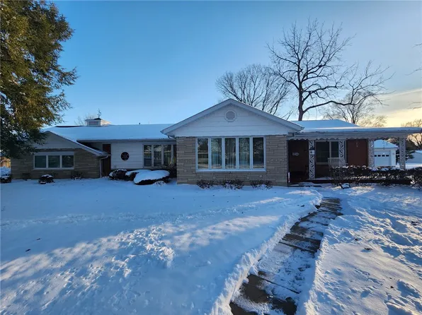 715 E Madison Ave, Chrisman, IL 61924